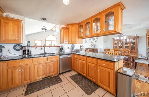 Kitchen - 37595 Westgate Rd, Plato, MO 65552 photo 3 of 4