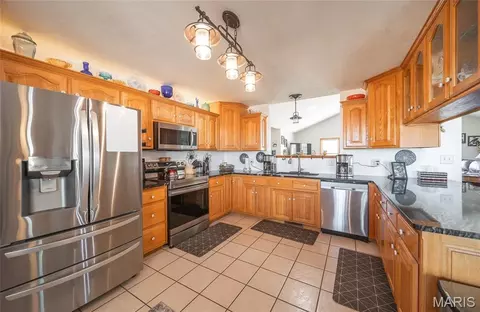 Kitchen - 37595 Westgate Rd, Plato, MO 65552 photo 2 of 4