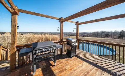 Exterior - 37595 Westgate Rd, Plato, MO 65552 photo 5 of 14