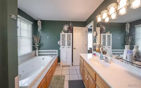 Bath - 37595 Westgate Rd, Plato, MO 65552 photo 3 of 5