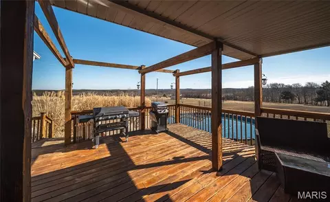 Exterior - 37595 Westgate Rd, Plato, MO 65552 photo 4 of 14