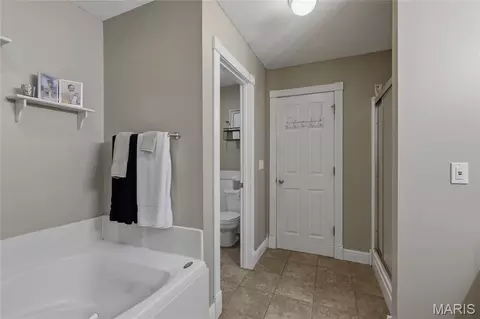 Bath - 766 Eagles View Ln, Saint Clair, MO 63077 photo 2 of 5