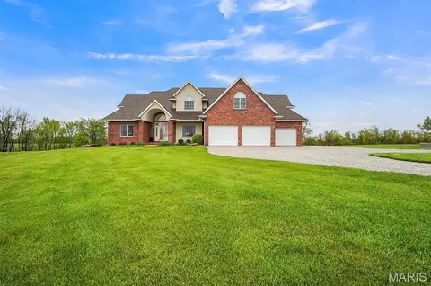 6125 Moro Rd, Moro, IL 62067