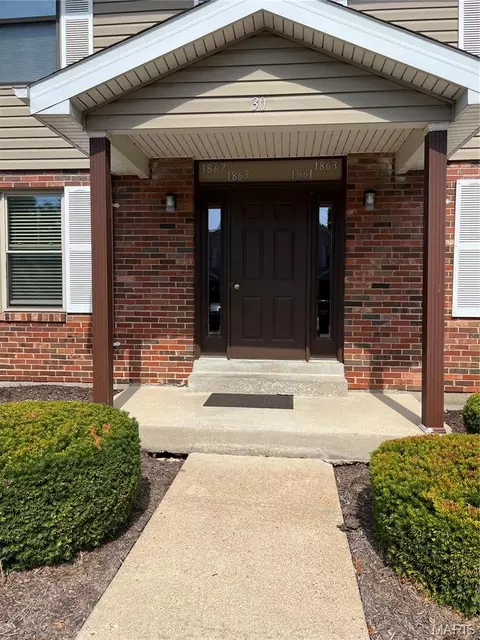 1863 High Sun Dr, Florissant, MO 63031