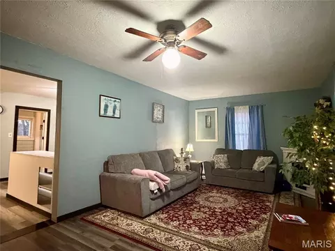 28 Greenwood Dr, Lebanon, MO 65536