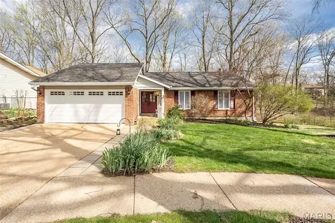 812 Paquerette Ct, Manchester, MO 63021