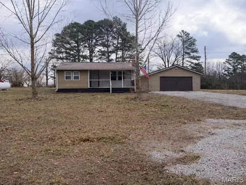 8538 Highway E, Houston, MO 65483