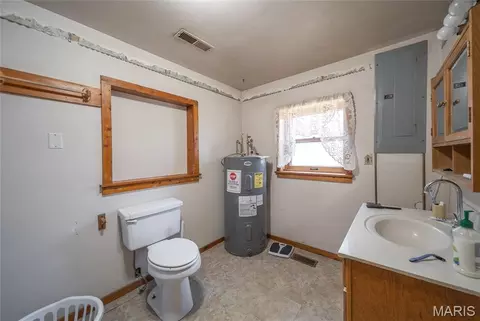 Bath - 8765 Highway E, Arcadia, MO 63621 photo 2 of 2