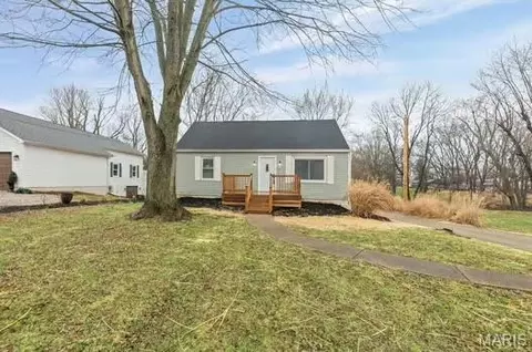 18 Catherine Dr, Fairview Heights, IL 62208