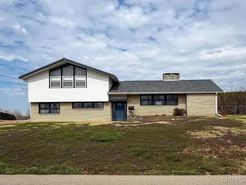 1521 Sweeney Dr, Festus, MO 63028