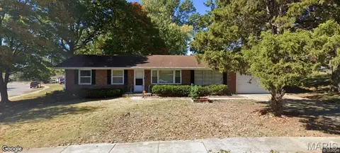 211 S Dellwood Dr, Ferguson, MO 63135