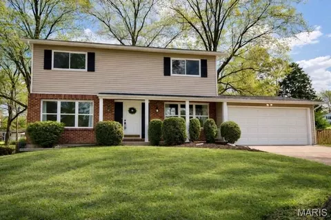 1208 Miremont Dr, Manchester, MO 63011