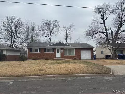 1290 Mullanphy Rd, Florissant, MO 63031