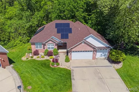 5 Chariot Ct, Glen Carbon, IL 62034
