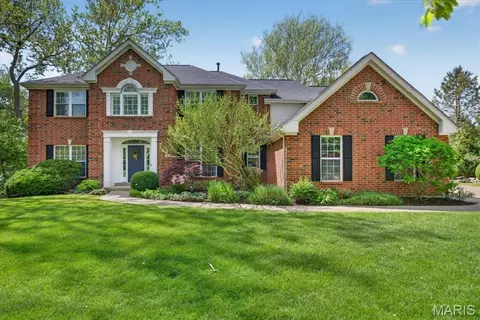 10 Arbor Rd, Olivette, MO 63132