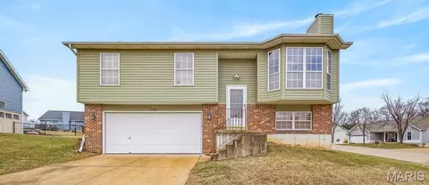 120 Greenbrier Blvd, Festus, MO 63028