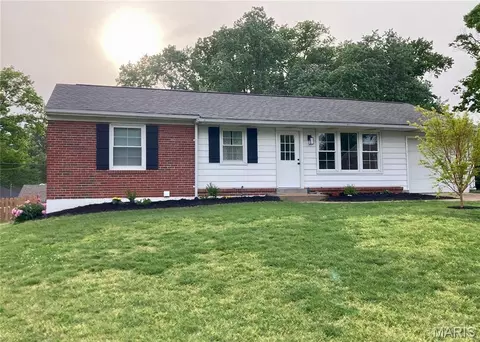 9931 Foxglove Dr, Saint Louis, MO 63123