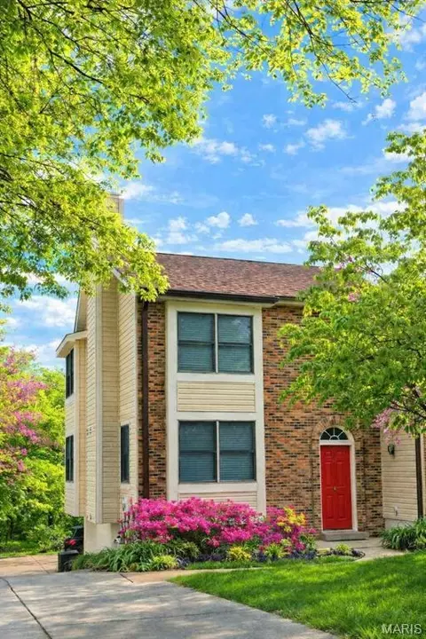 5527 Pierre Ct, Saint Louis, MO 63128