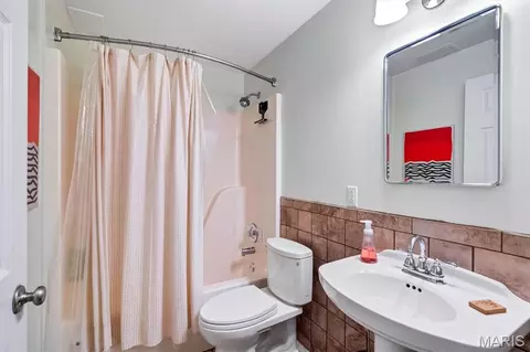 Bath - 603 Painted Vista Dr, Ballwin, MO 63021 photo 3 of 3
