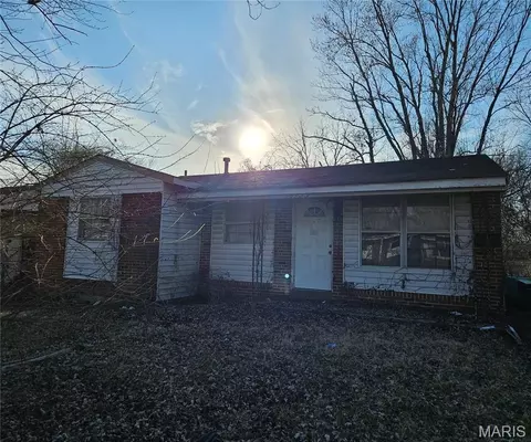 10423 Royal Dr, Saint Louis, MO 63136