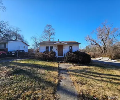 10149 Count Dr, Saint Louis, MO 63136