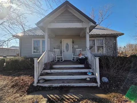 2956 Highway D, Philadelphia, MO 63463