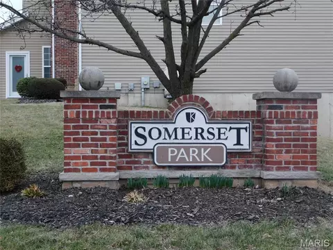 3145 Somerset Green Ct, Saint Louis, MO 63136