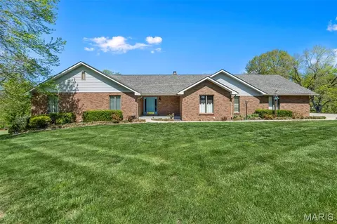283 S Lake Dr, Cape Girardeau, MO 63701