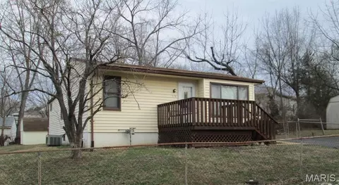 330 Young St, Saint Clair, MO 63077
