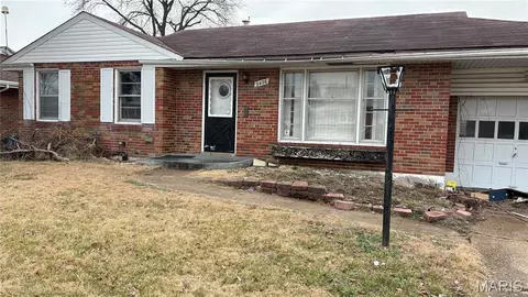 9426 Westchester Dr, Saint Louis, MO 63136