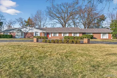 11549 Clayton Rd, Saint Louis, MO 63131