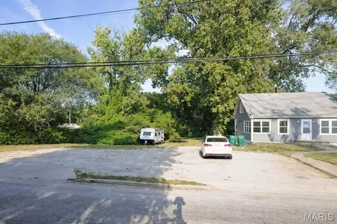 3403 Falling Springs Rd, Sauget, IL 62206
