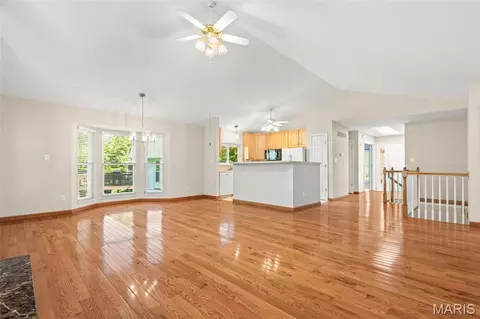 Living - 539 Galway Dr #6B, O'fallon, MO 63366 photo 2 of 2