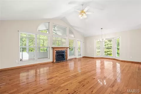 Living - 539 Galway Dr #6B, O'fallon, MO 63366 photo 1 of 2