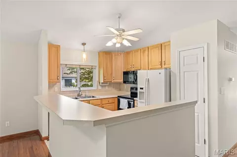 Kitchen - 539 Galway Dr #6B, O'fallon, MO 63366 photo 2 of 2
