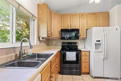 Kitchen - 539 Galway Dr #6B, O'fallon, MO 63366 photo 1 of 2