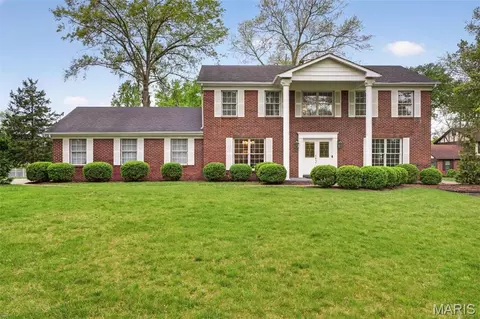 1645 Mason Knoll Rd, Saint Louis, MO 63131