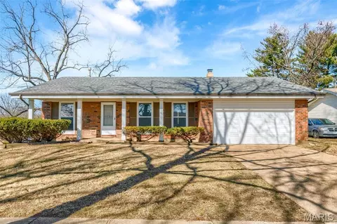 4391 Rhine Dr, Florissant, MO 63033