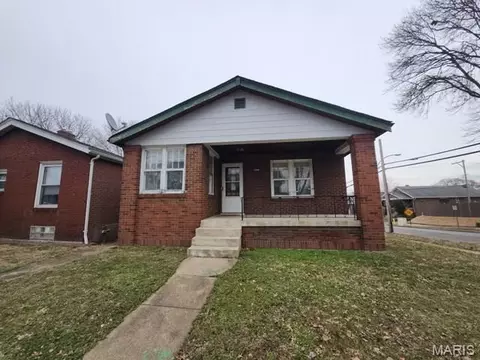 4660 Ray Ave, Saint Louis, MO 63116