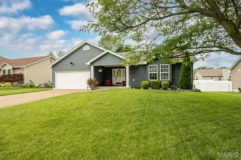 Exterior - 1865 Highgrove Dr, O'fallon, MO 63366 photo 2 of 10