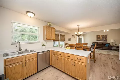 Kitchen - 1865 Highgrove Dr, O'fallon, MO 63366 photo 2 of 5