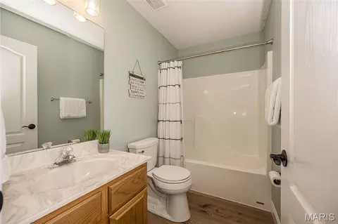 Bath - 1865 Highgrove Dr, O'fallon, MO 63366 photo 2 of 3