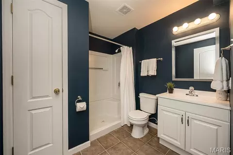 Bath - 1865 Highgrove Dr, O'fallon, MO 63366 photo 3 of 3
