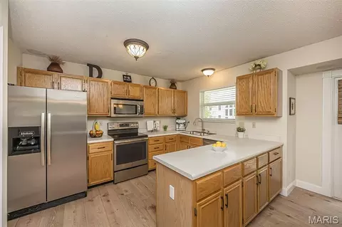 Kitchen - 1865 Highgrove Dr, O'fallon, MO 63366 photo 3 of 5