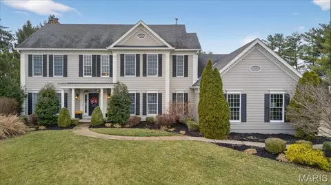 2221 Stonegate Manor Ct, Chesterfield, MO 63017