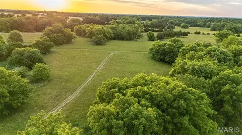 48883 Huntington Ln, New London, MO 63459