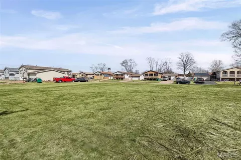 844 Saint Benedict Dr, Cahokia, IL 62206