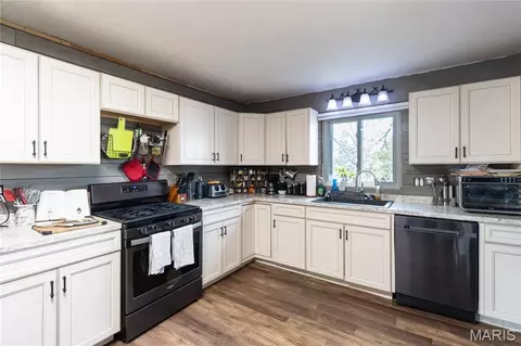 Kitchen - 1002 Vista Dr, Rolla, MO 65401 photo 1 of 3