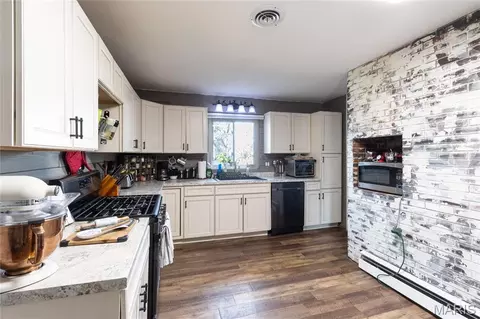 Kitchen - 1002 Vista Dr, Rolla, MO 65401 photo 2 of 3