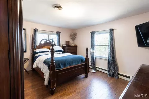 Bedroom - 1002 Vista Dr, Rolla, MO 65401 photo 2 of 4